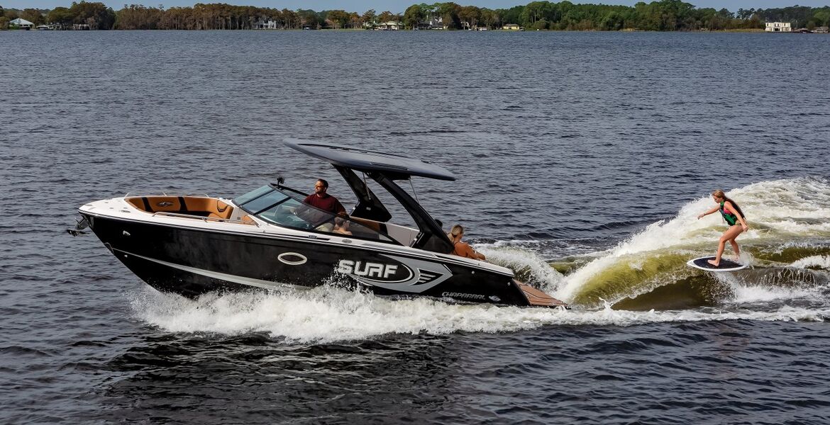 Chaparral 28 Surf