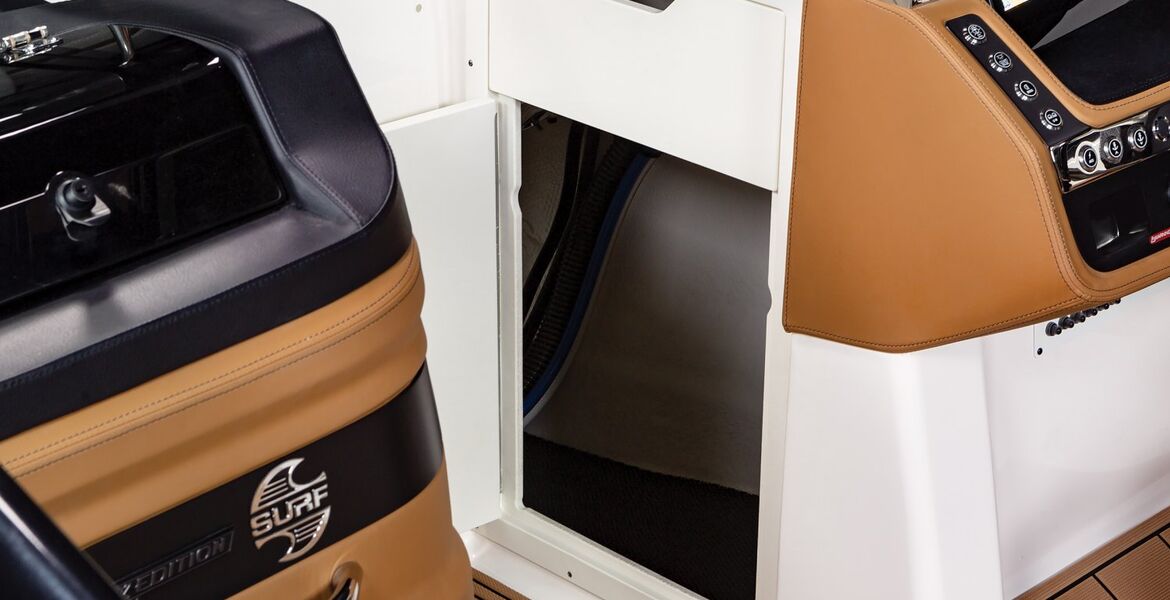 Chaparral 28 Surf