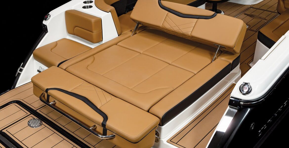 Chaparral 28 Surf