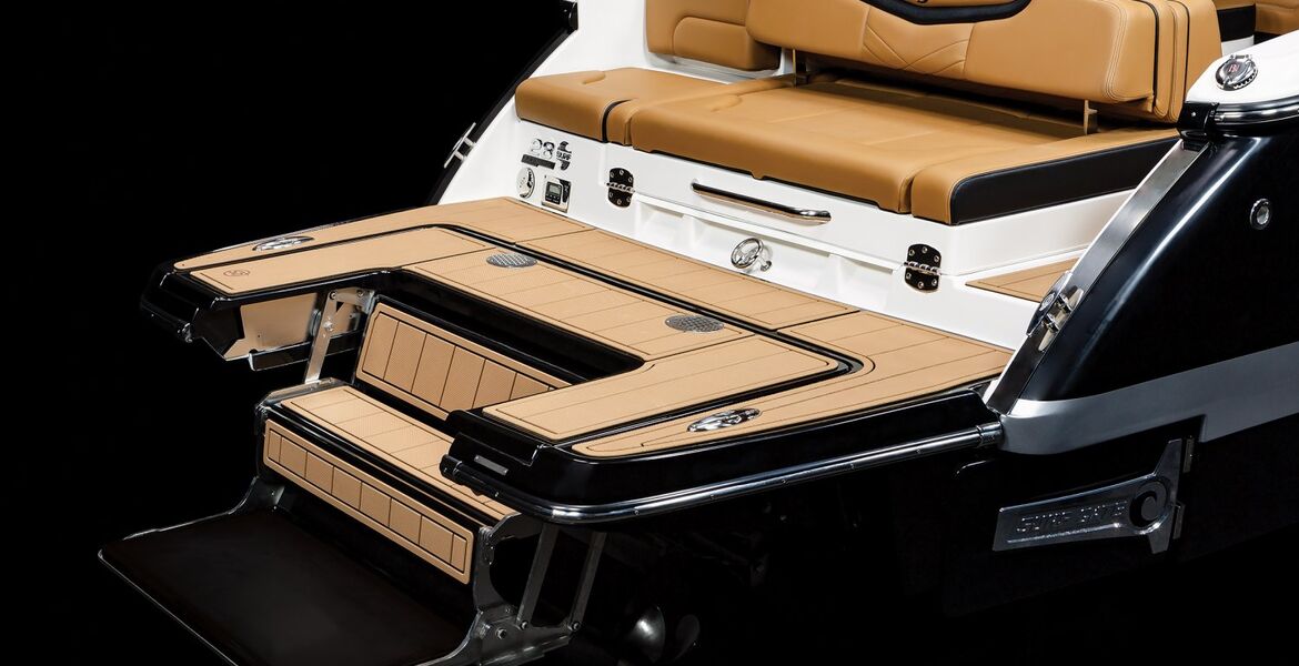 Chaparral 28 Surf